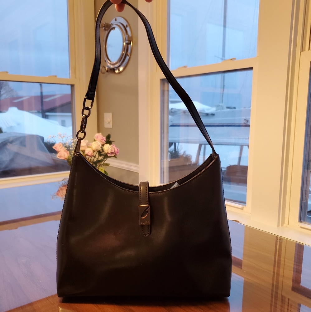 Guess Black Leather Shoulder Bag